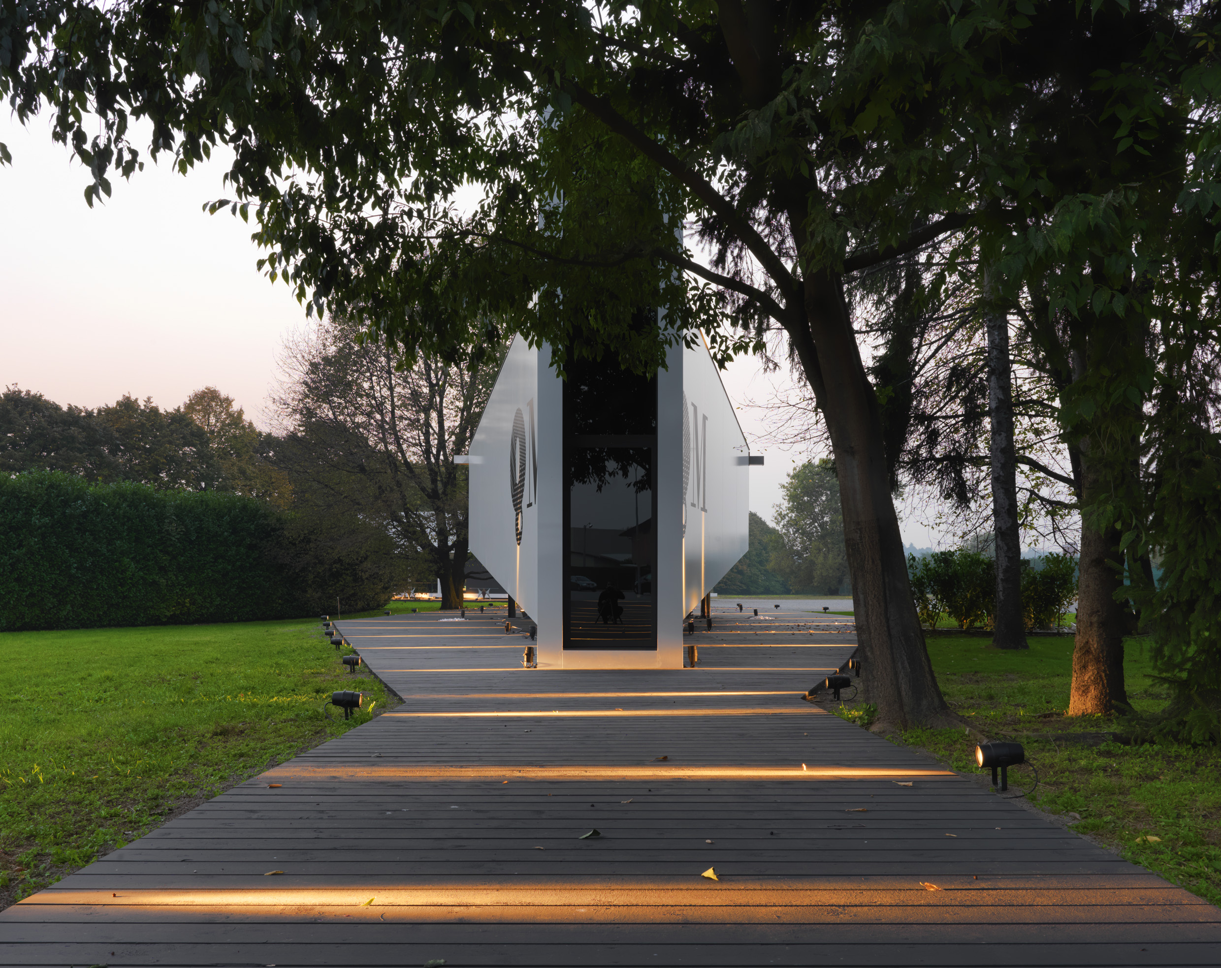 Molteni Theater, courtesy Molteni&C